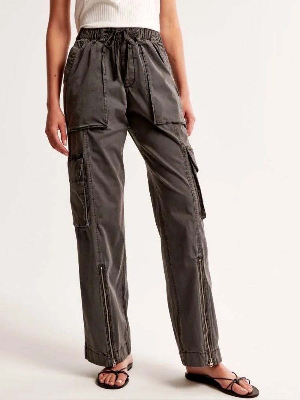 Abercrombie & Fitch Pull-On Wide Leg Cargo Pants - Picture 4 of 11